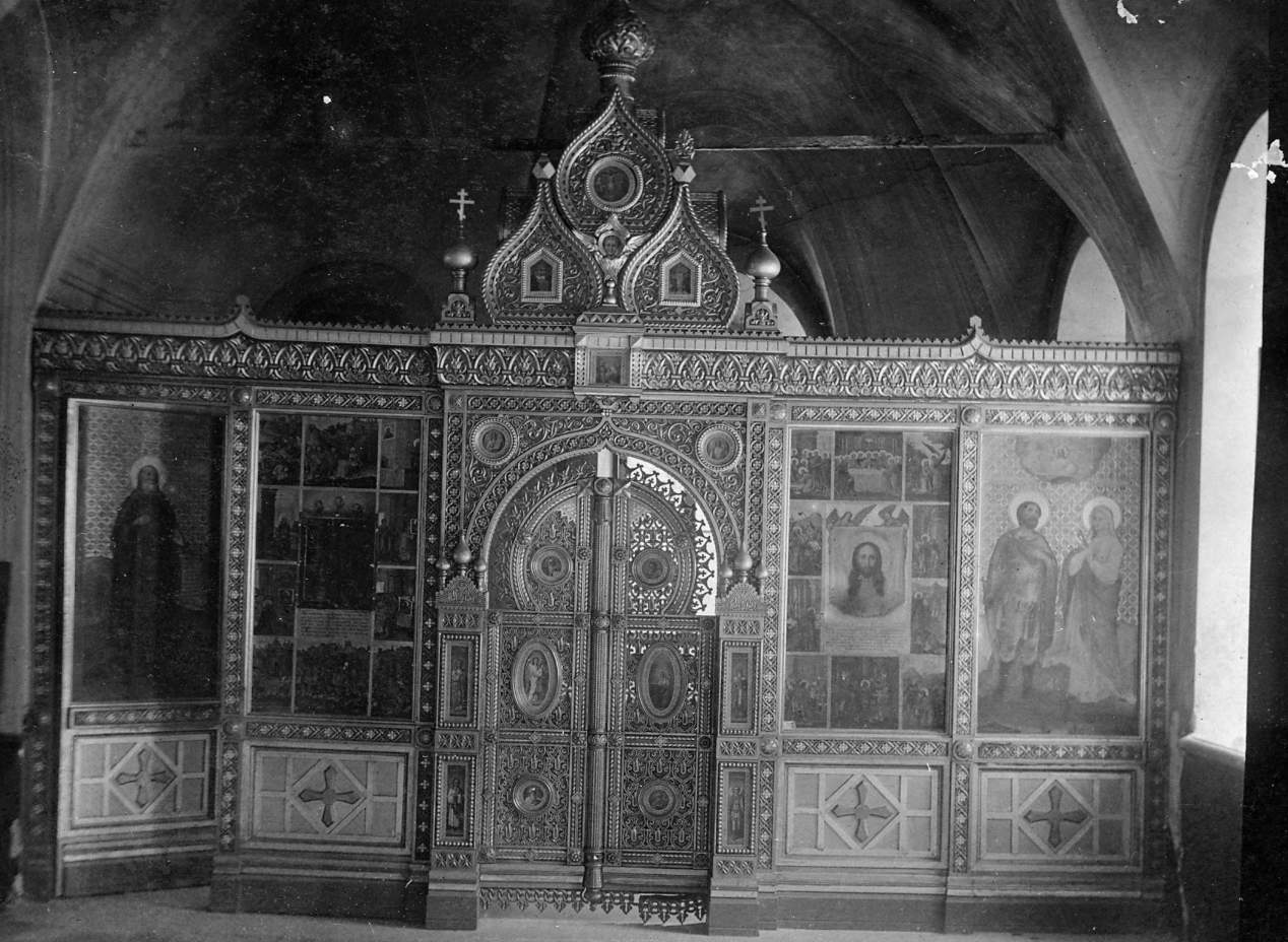 Царские врата в одной из церквей Федоровского монастыря