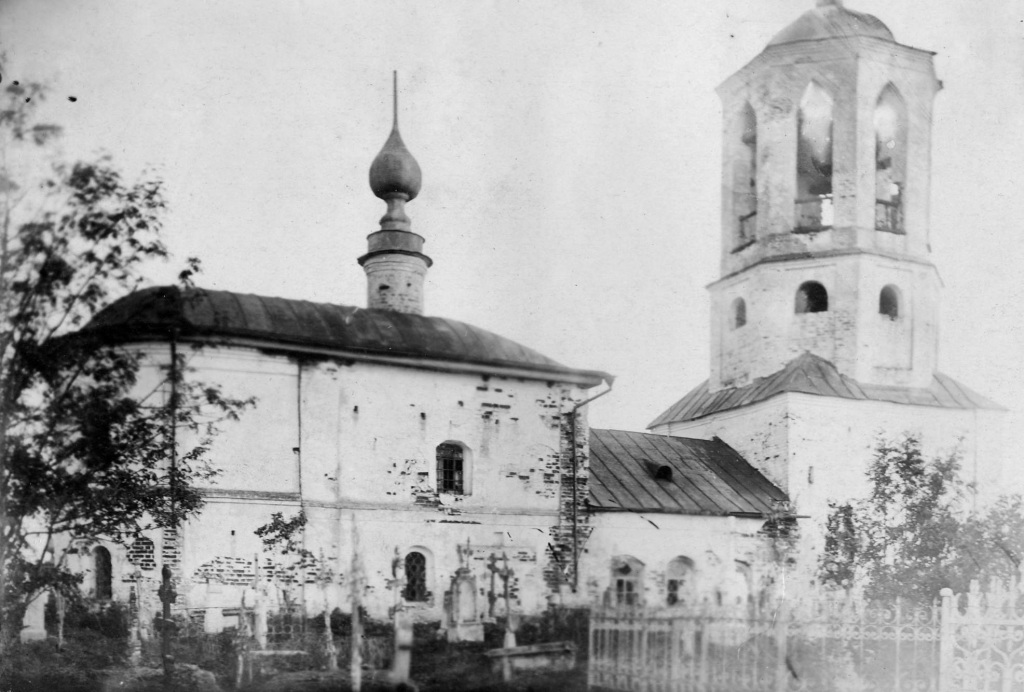 Старая церковь на кладбище